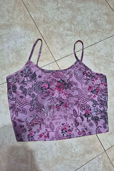 Floral Paisley Print Cami Top by SHEIN — pre-loved on Thrifted.mt