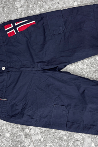Pantalones cortos cargo azul marino Napapijri by Napapijri — pre-loved on Thrifted.mt