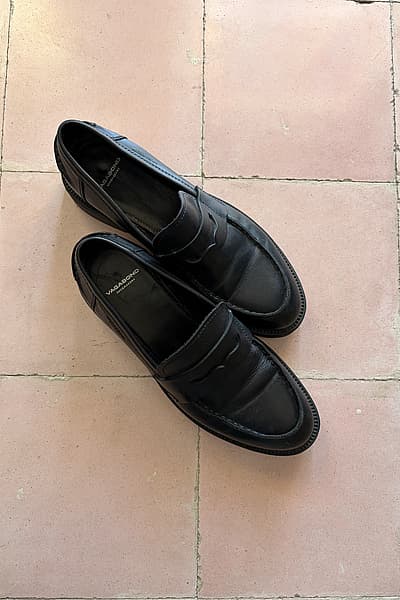 Vagabond Alex W Loafers by Vagabond — pre-loved on Thrifted.mt