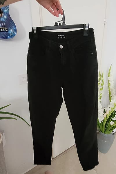 Black mom jeans by Terranova — pre-loved on Thrifted.mt