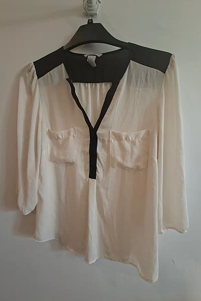 Cream and black contrast blouse by H&M — pre-loved on Thrifted.mt