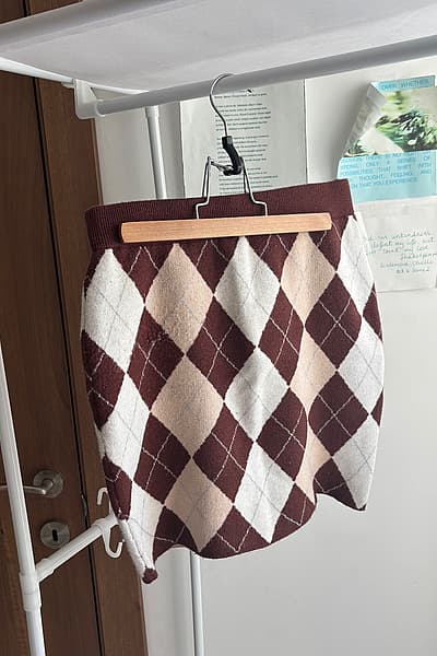 Brown Cream Argyle Knit Skirt by Motel — pre-loved on Thrifted.mt
