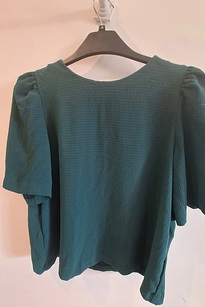 Green puff-sleeve textured top by H&M — pre-loved on Thrifted.mt