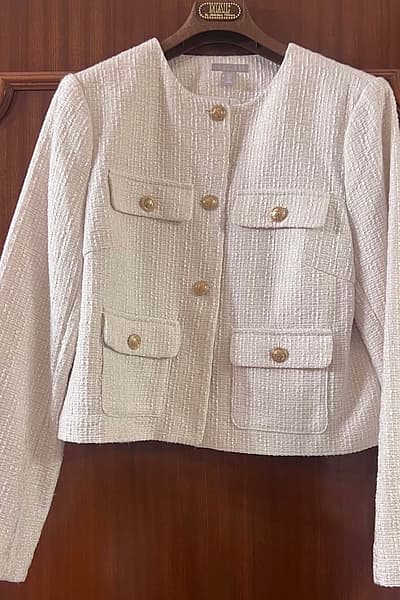 Elegante chaqueta color crema de estilo tweed — pre-loved on Thrifted.mt