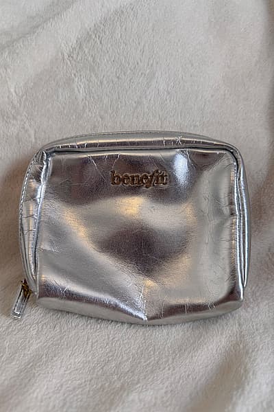 Silver Benefit Cosmetics Makeup Bag by Benefit — pre-loved on Thrifted.mt