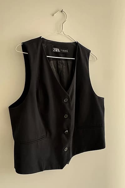 Black tailored waistcoat by Zara — pre-loved on Thrifted.mt