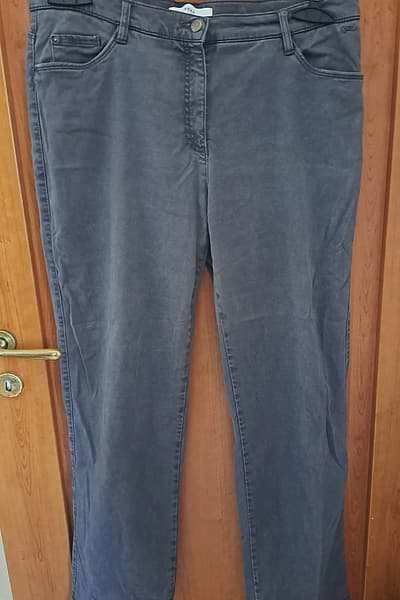 BRAX Grey Straight Leg Jeans by BRAX — pre-loved on Thrifted.mt