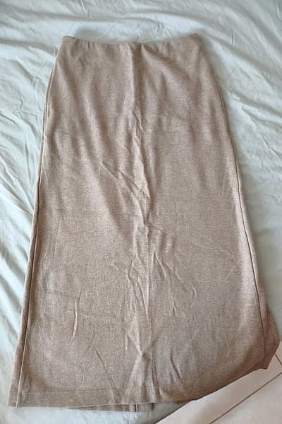 Uniqlo Beige Casual Maxi Skirt by Uniqlo — pre-loved on Thrifted.mt