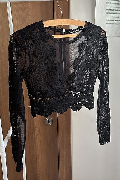 Black Lace Long-Sleeve Crop Top by Tally Weijl — pre-loved on Thrifted.mt