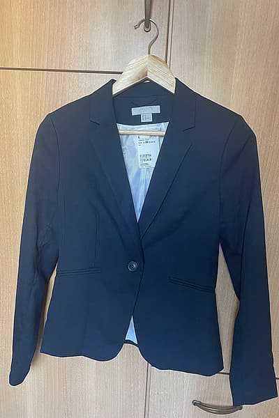 H&M Blazer — pre-loved on Thrifted.mt