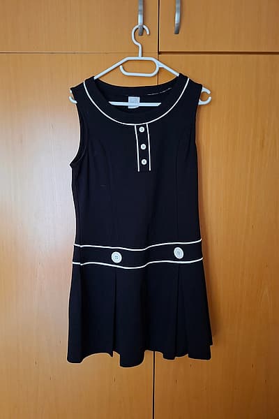 Mini abito nero in stile mod — pre-loved on Thrifted.mt