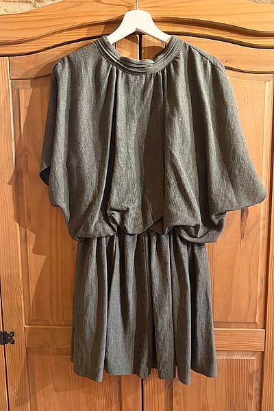 ZARA Grey Batwing Elasticated Waist Dress by Zara — pre-loved on Thrifted.mt