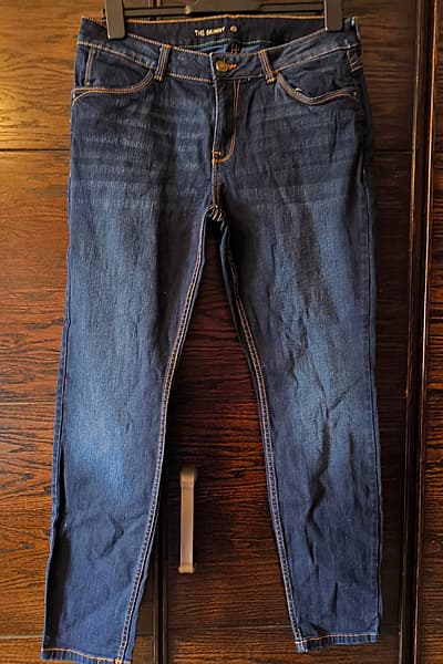 Dark wash skinny denim jeans by C&A — pre-loved on Thrifted.mt