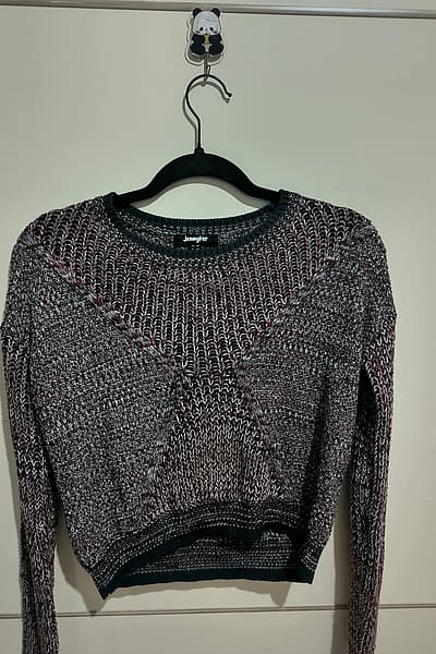 Jennyfer Knitted Crew Neck Sweater by Jennyfer — pre-loved on Thrifted.mt