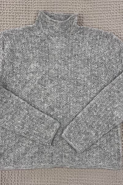 Cosy Grey Turtleneck Knitted Jumper — pre-loved on Thrifted.mt