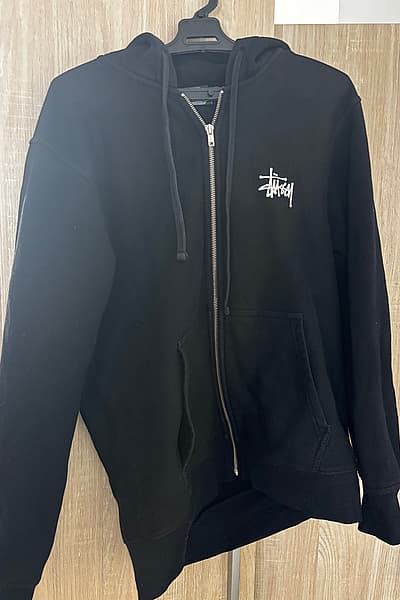 Stüssy Black Zip-Up Hoodie by Stüssy — pre-loved on Thrifted.mt