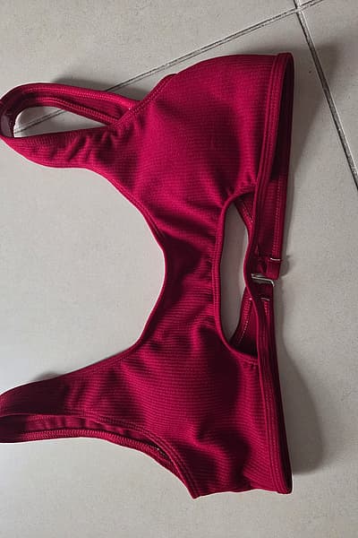 Ribbed Burgundy Bikini Top by Temu — pre-loved on Thrifted.mt