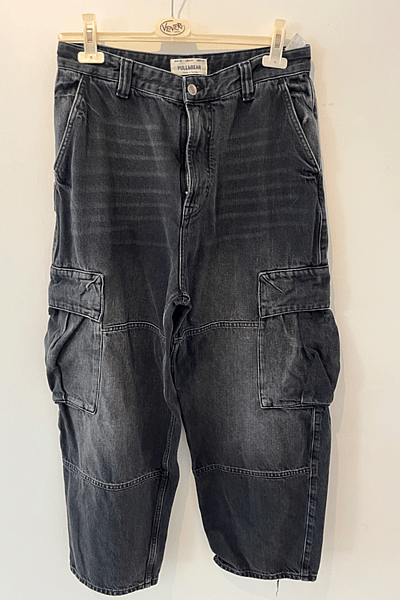 Black Denim Cargo Trousers by Pull&Bear — pre-loved on Thrifted.mt