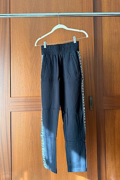 Guess Black Pants — pre-loved on Thrifted.mt