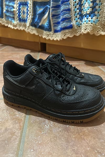 Black Nike Air Force Sneakers by Nike — pre-loved on Thrifted.mt