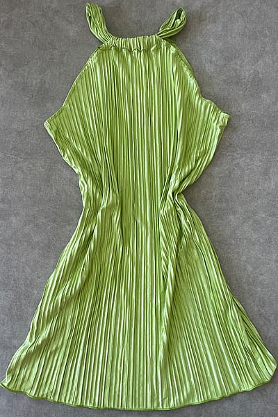 Lime Green Pleated Dress — pre-loved on Thrifted.mt