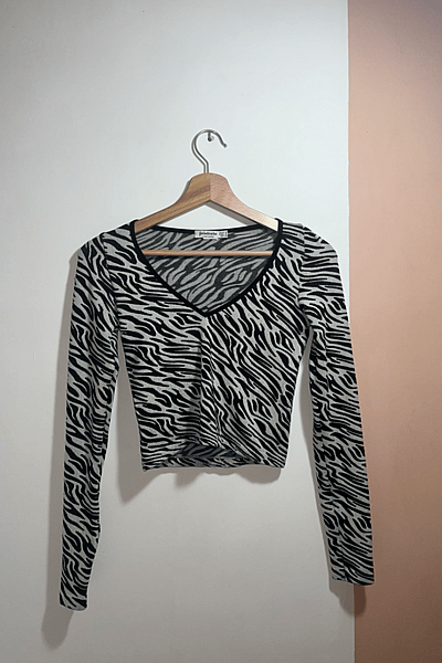 Cropped long sleeve zebra print stradivarius top by Stradivarius — pre-loved on Thrifted.mt