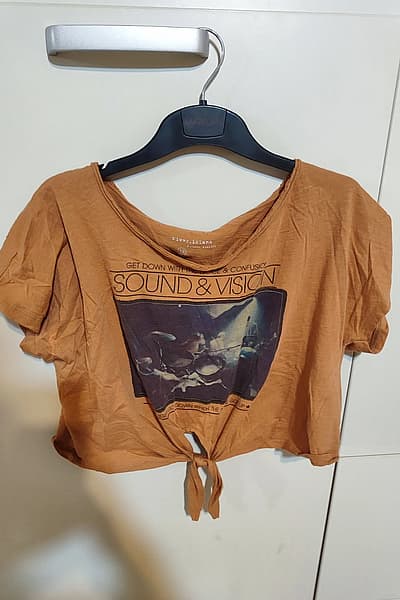 Burnt orange top — pre-loved on Thrifted.mt