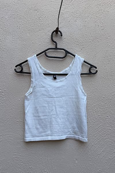 Pieces White Cropped Tank Top by Pieces — pre-loved on Thrifted.mt