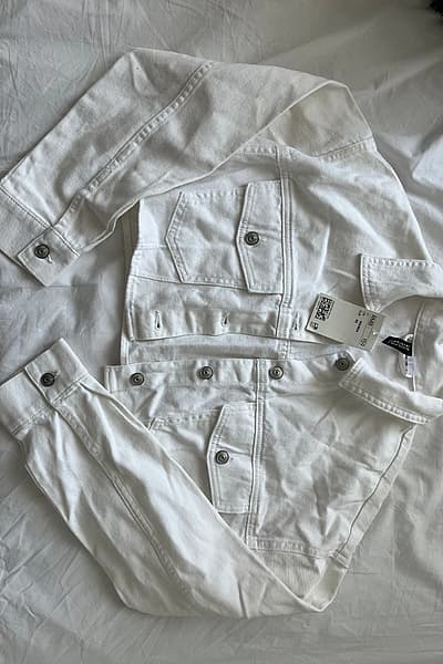 White cropped denim jacket by H&M — pre-loved on Thrifted.mt