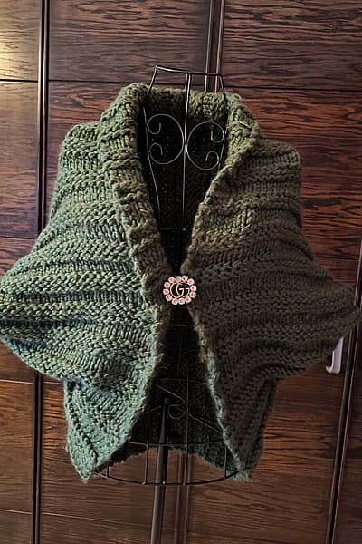 Chunky Knit Olive Green Bolero — pre-loved on Thrifted.mt