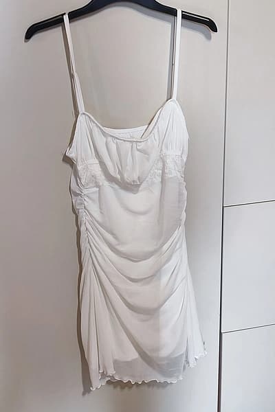 White dress — pre-loved on Thrifted.mt
