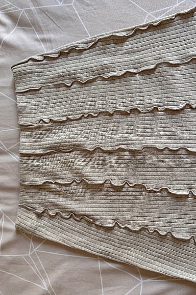 Beige ribbed ruffled mini skirt by Bershka — pre-loved on Thrifted.mt