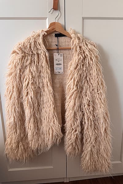Zara - shaggy faux-fur jacket - beige - size M by Zara — pre-loved on Thrifted.mt