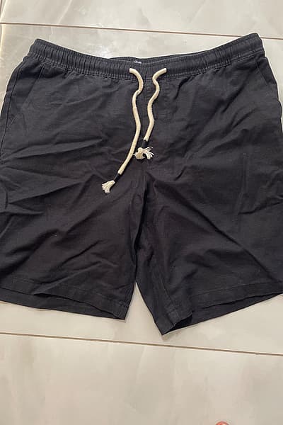 Black drawstring casual shorts by Kiabi — pre-loved on Thrifted.mt