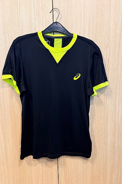 Asics sports running top by ASICS — pre-loved on Thrifted.mt