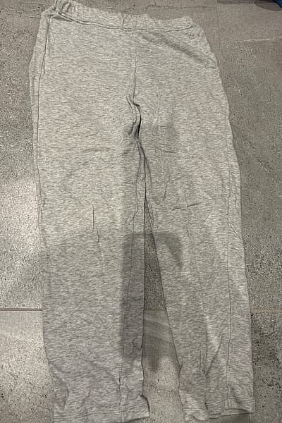 Grey jersey lounge trousers by Uni-qlo — pre-loved on Thrifted.mt