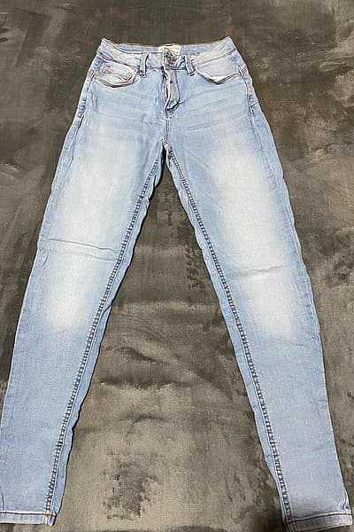 Terranova Light blue skinny jeans by Terranova — pre-loved on Thrifted.mt