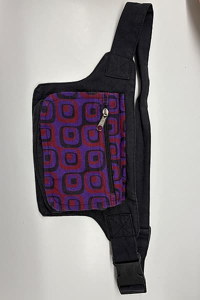 Geometric patterned waist bag — pre-loved on Thrifted.mt