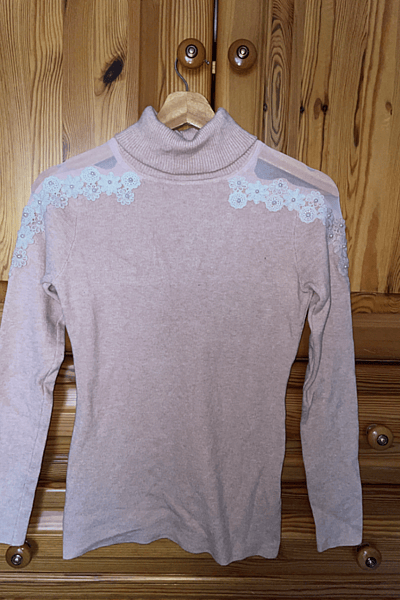 Baby Pink sweater — pre-loved on Thrifted.mt
