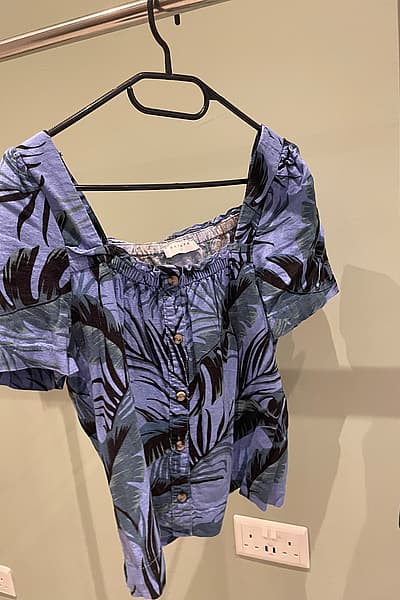 Papaya tropical print blouse by Papaya — pre-loved on Thrifted.mt