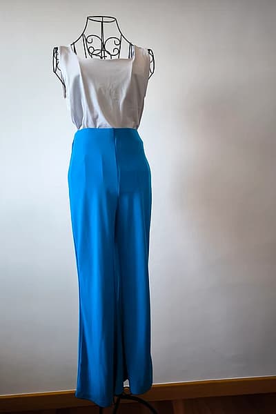 Bright blue wide leg trousers by Zara — pre-loved on Thrifted.mt