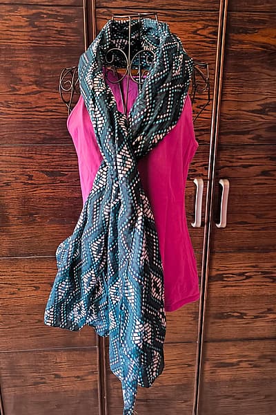 Geometric print patterned scarf — pre-loved on Thrifted.mt