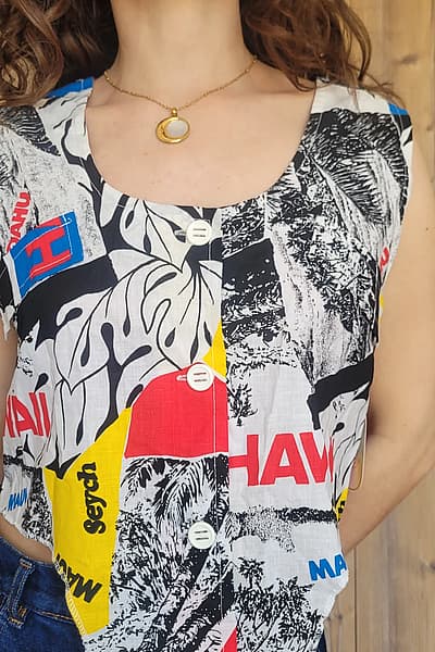 Graphic Print Cropped Sleeveless Top — pre-loved on Thrifted.mt