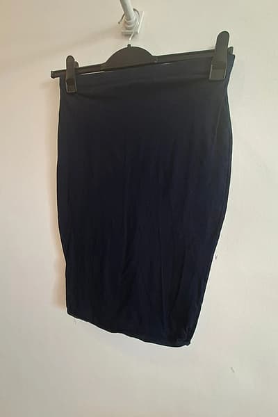 Navy blue pencil skirt by Atmosphere — pre-loved on Thrifted.mt