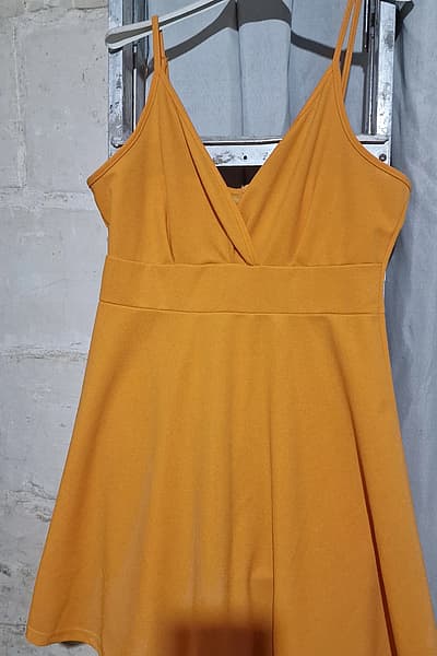 Mustard V-neck Dress — pre-loved on Thrifted.mt