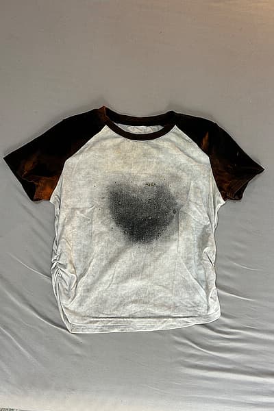 Bleach dye raglan t-shirt — pre-loved on Thrifted.mt