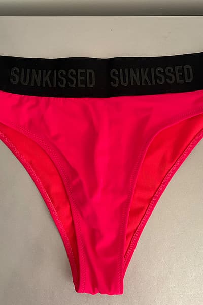 Sunkissed High-Waisted Bikini Bottoms by Sunkissed — pre-loved on Thrifted.mt