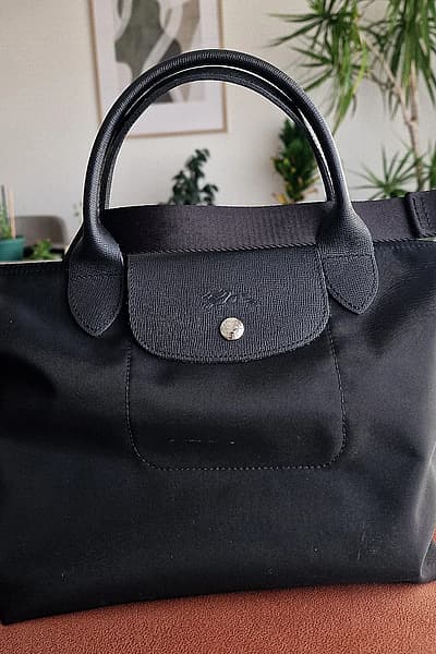Longchamp Le Pliage Néo Top Handle Bag – Black by Longchamp  — pre-loved on Thrifted.mt