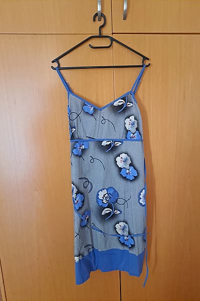 Blue and white floral dress — pre-loved on Thrifted.mt