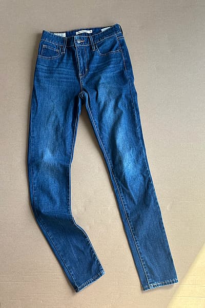 Levis 721 High Rise Skinny by Levi's — pre-loved on Thrifted.mt